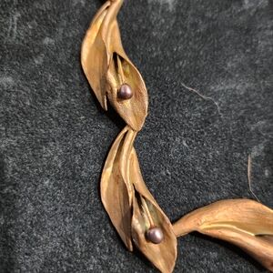 Elegant Gold Leaf Necklace